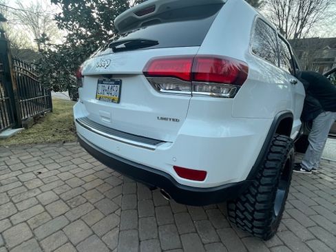 Used 2021 Jeep Grand Cherokee Limited image 24