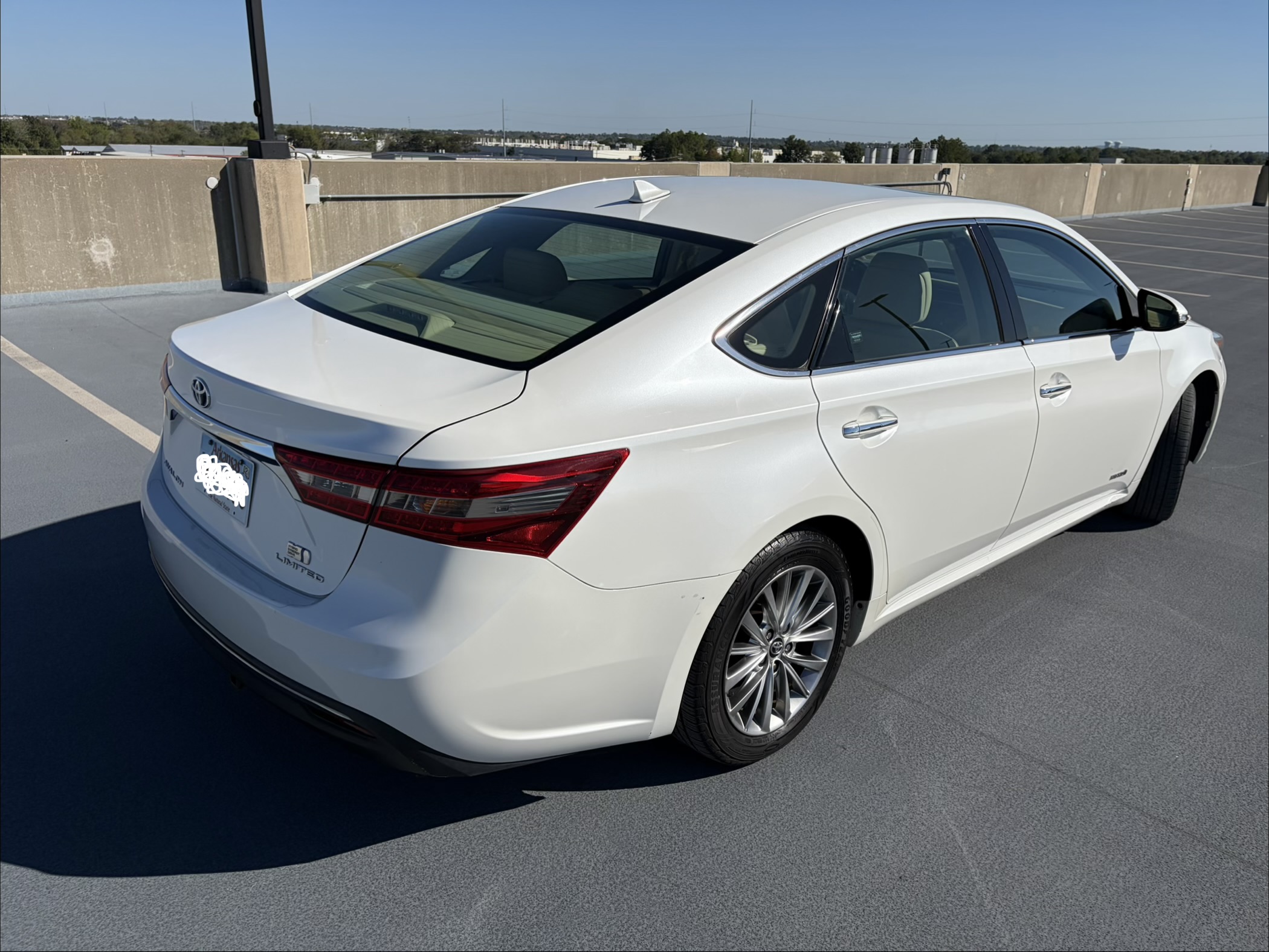 Used 2016 Toyota Avalon Limited w/ Toyota Safety Sense Package FWD image 8