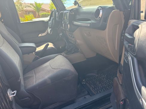 Used 2014 Jeep Wrangler Rubicon w/ Connectivity Group AWD/4WD image 6