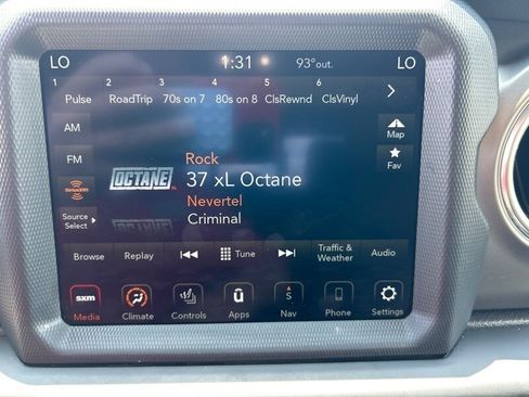 Used 2022 Jeep Gladiator Rubicon w/ LED Lighting Group AWD/4WD image 17