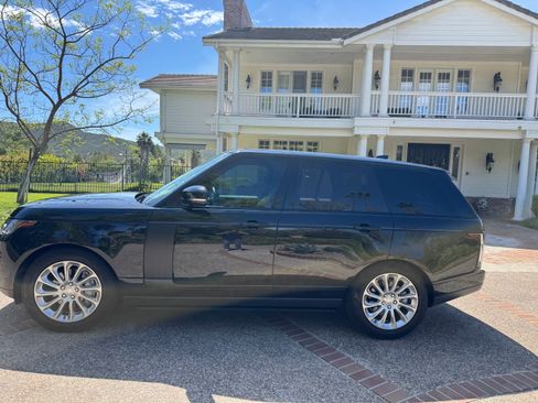Used 2022 Land Rover Range Rover image 2