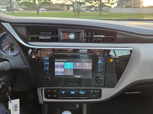 Used 2017 Toyota Corolla LE w/ Carpet Mat Package (TMS) image 5