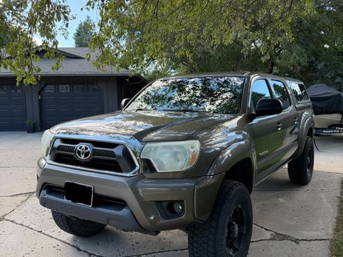 Used 2012 Toyota Tacoma 4x4 Double Cab w/ TRD Off-Road Pkg image 2