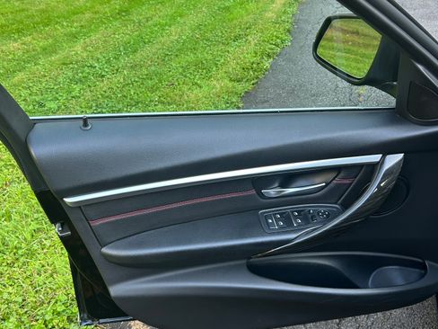 Used 2017 BMW 330i xDrive Sedan AWD/4WD image 18