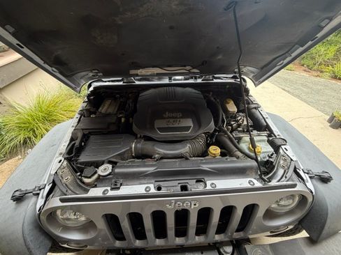 Used 2016 Jeep Wrangler Unlimited Rubicon w/ Connectivity Group AWD/4WD image 22