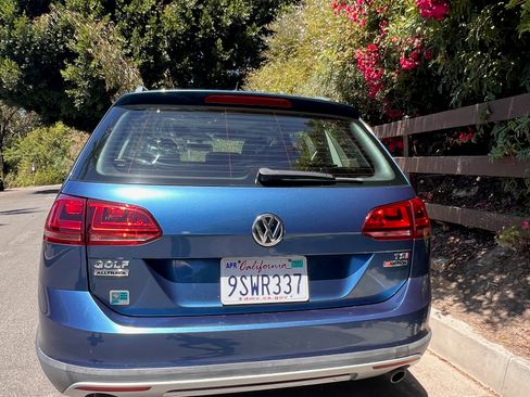 Used 2017 Volkswagen Golf Alltrack SE AWD/4WD image 6