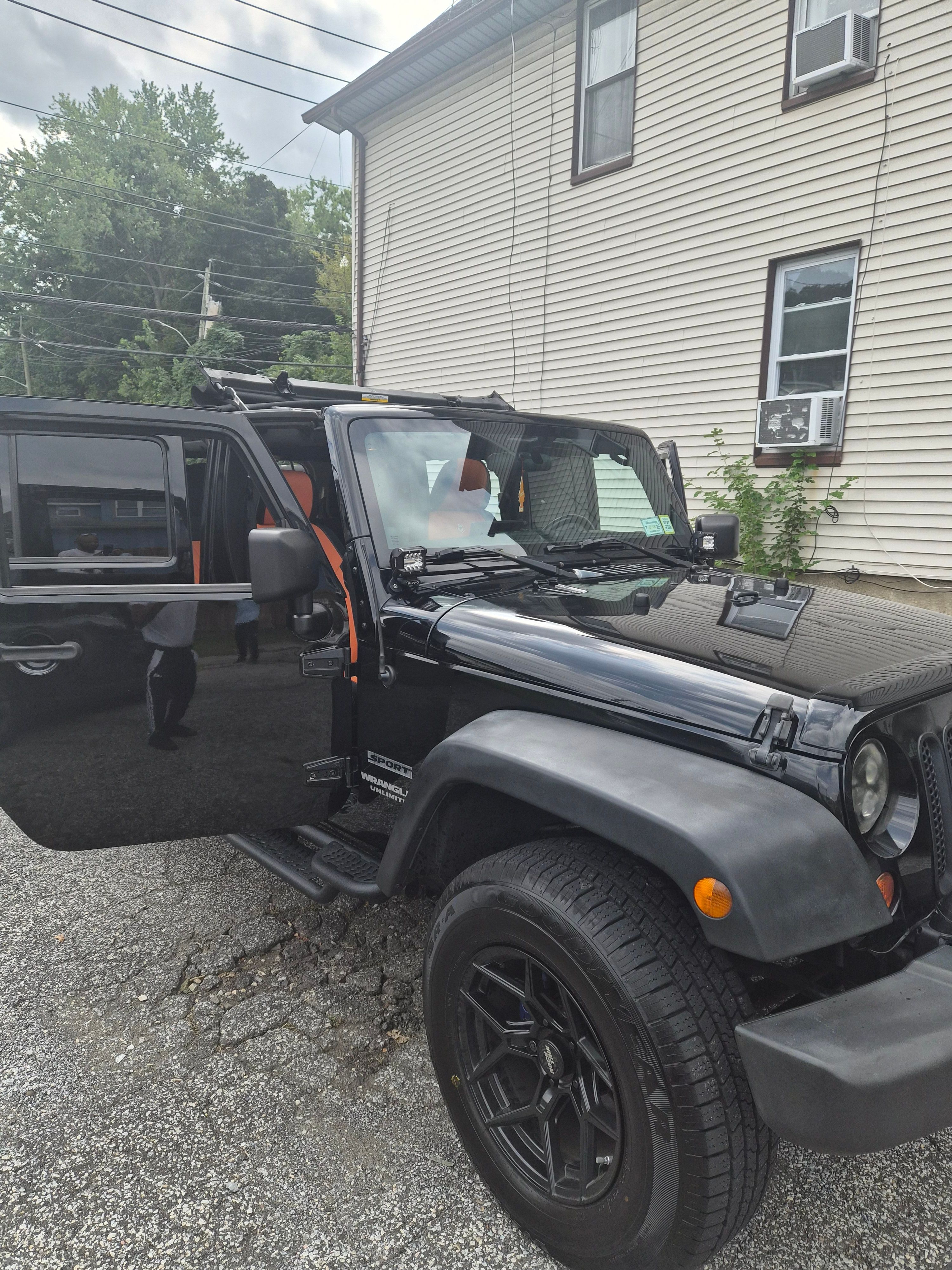 Used 2012 Jeep Wrangler Unlimited Sport AWD/4WD image 2