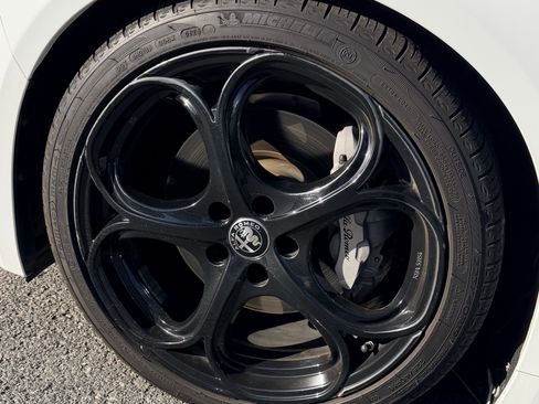 Used 2020 Alfa Romeo Giulia image 10