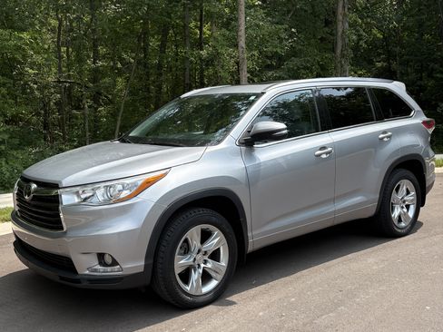 Used 2015 Toyota Highlander Limited w/ Driver Technology Package FWD image 1