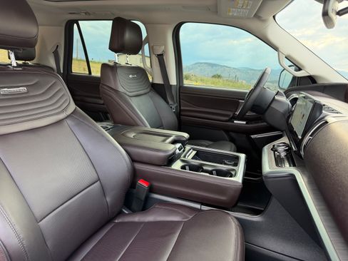 Used 2025 Ford Expedition Max Platinum w/ Platinum Ultimate Package AWD/4WD image 11