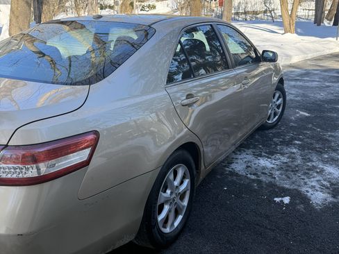 Used 2011 Toyota Camry LE w/ LE Extra-Value Pkg image 4
