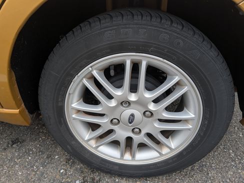 Used 2009 Ford Focus SE image 16