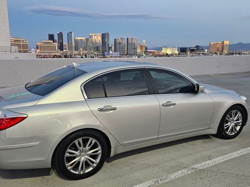 Used 2011 Hyundai Genesis 3.8 w/ Technology Pkg 4 image 10