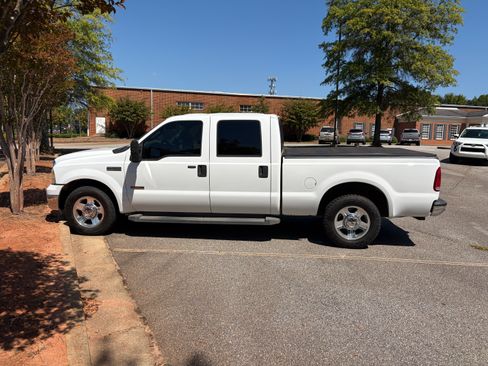 Used 2007 Ford F250 Lariat RWD image 4