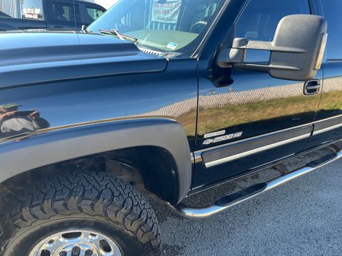 Used 2006 Chevrolet Silverado 2500 LT w/ Heavy-Duty Power Package image 10