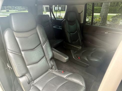 Used 2018 Cadillac Escalade ESV Luxury RWD image 22
