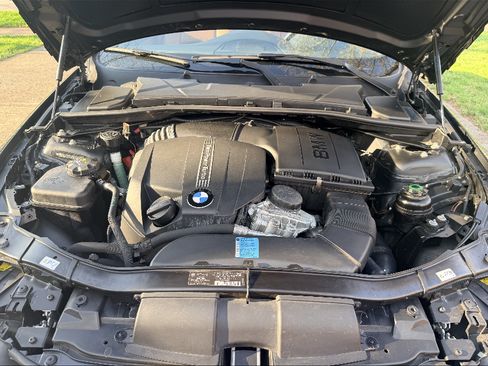 Used 2011 BMW 335i Convertible image 2