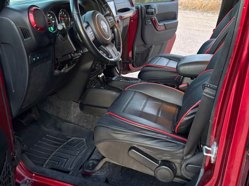 Used 2011 Jeep Wrangler Unlimited Rubicon w/ Connectivity Group image 11