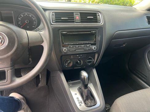 Used 2014 Volkswagen Jetta S image 4