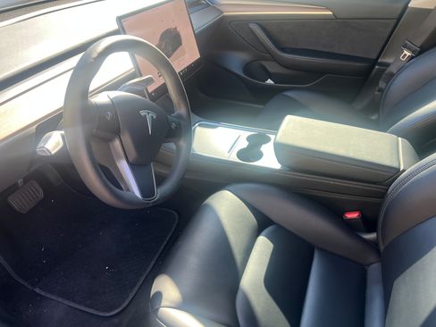 Used 2023 Tesla Model 3 Standard Range image 9