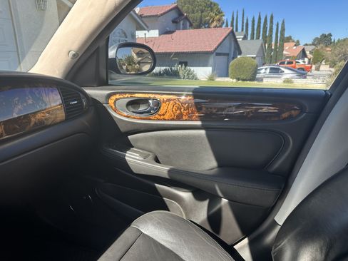 Used 2005 Jaguar XJ8 image 25