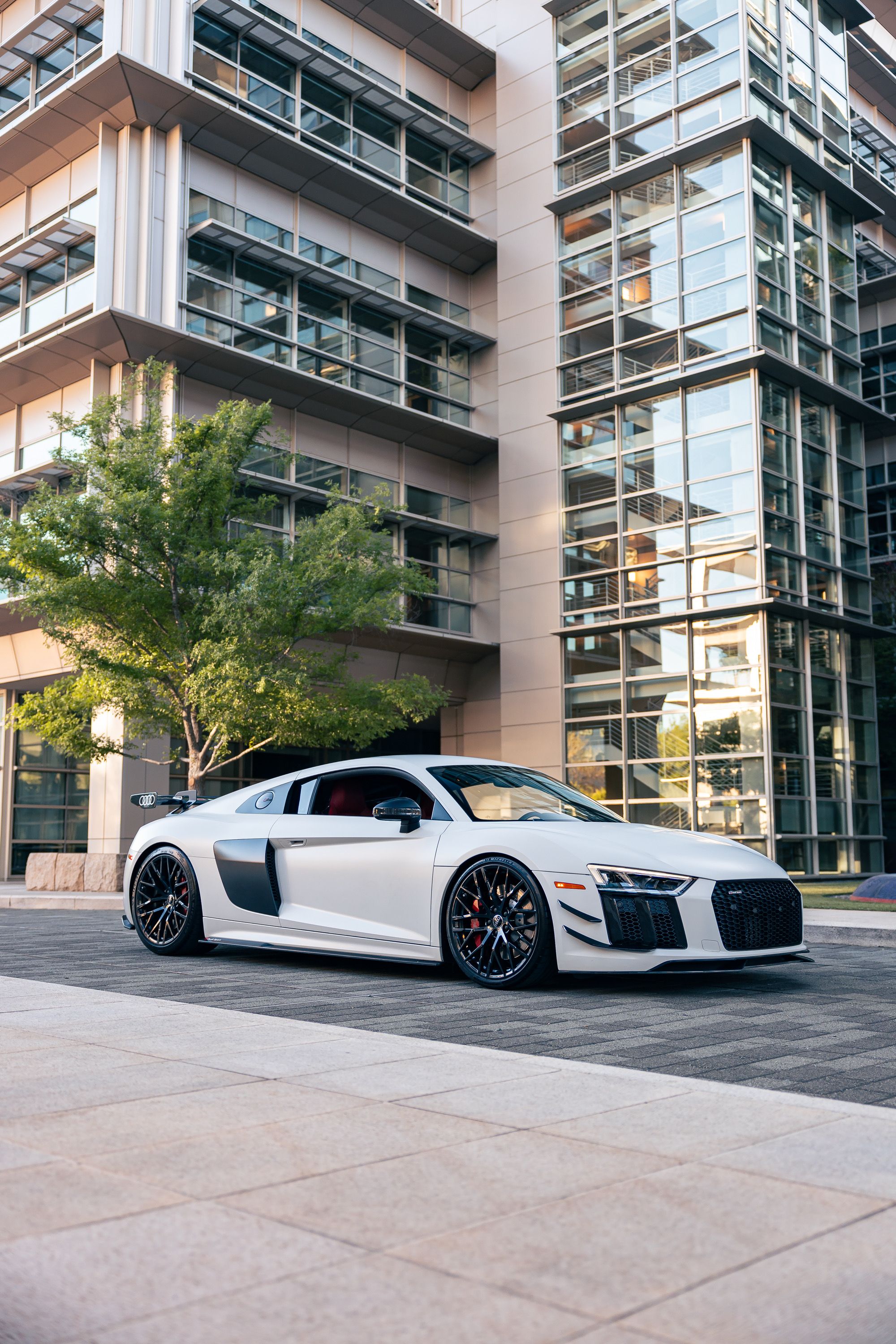 Used 2018 Audi R8 V10 w/ Premium Package RWD image 23