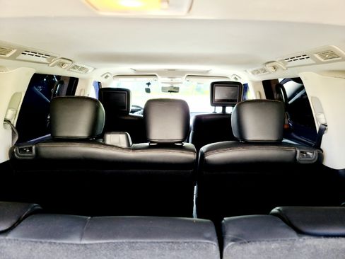 Used 2018 Nissan Armada Platinum w/ Interior Lighting Package image 22