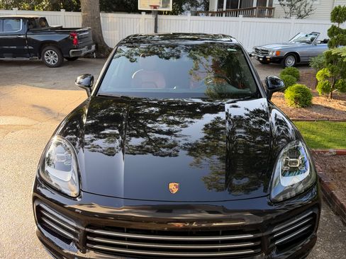 Used 2022 Porsche Cayenne AWD/4WD image 9