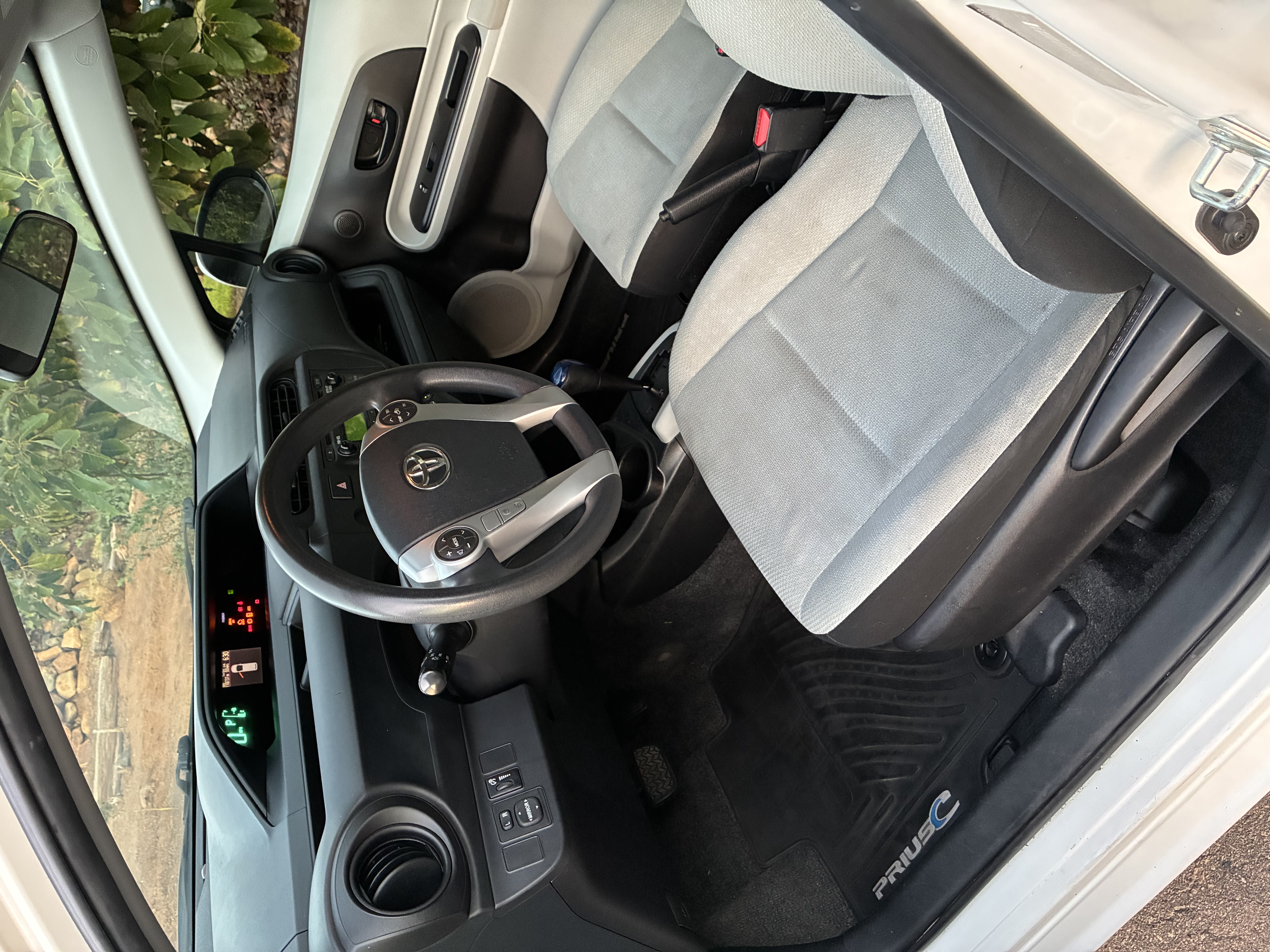 Used 2012 Toyota Prius C One FWD image 9