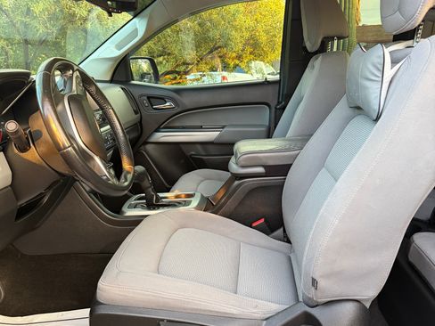 Used 2017 Chevrolet Colorado LT RWD image 8
