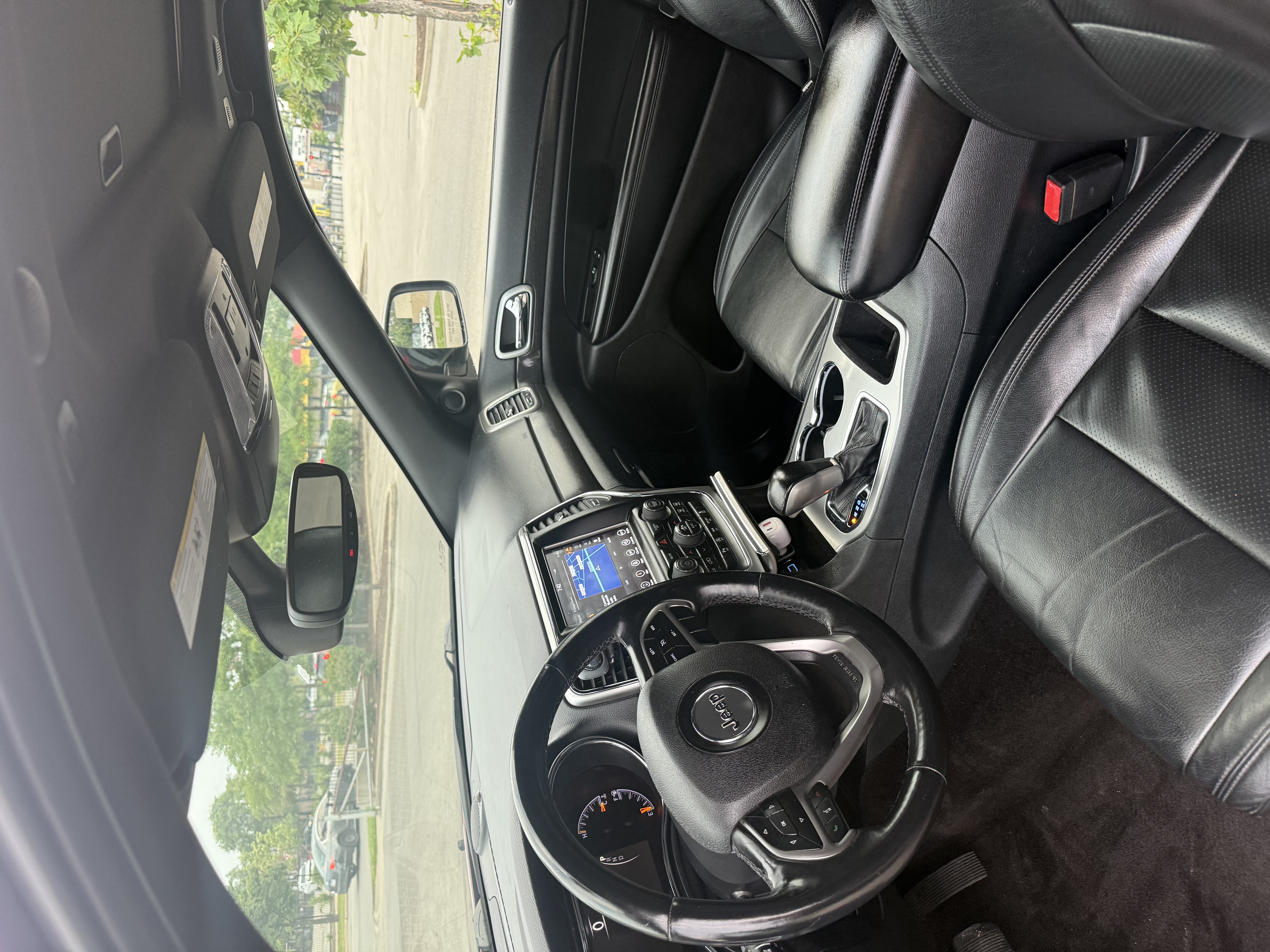 Used 2018 Jeep Grand Cherokee Altitude AWD/4WD image 9