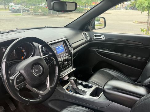 Used 2018 Jeep Grand Cherokee Altitude AWD/4WD image 9
