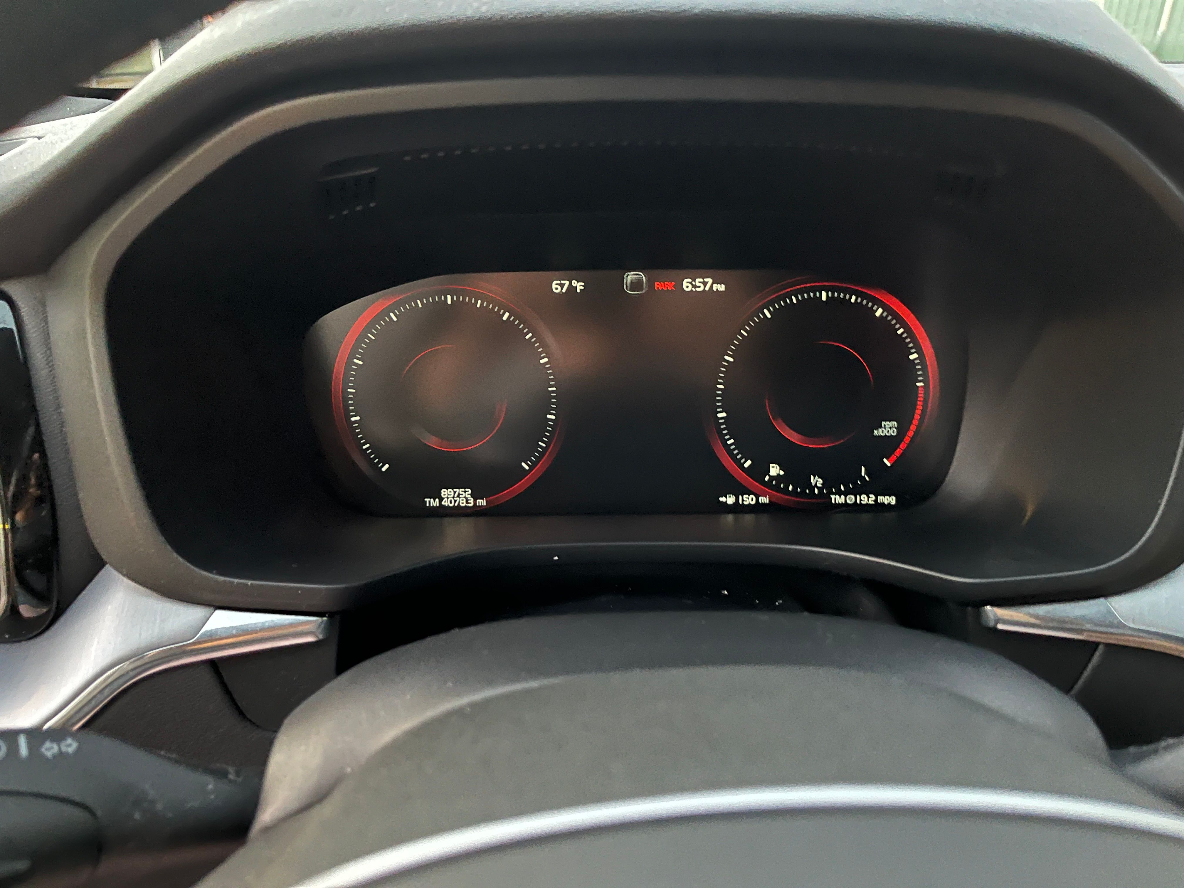 Used 2019 Volvo XC60 T6 Momentum w/ Advanced Package AWD/4WD image 11