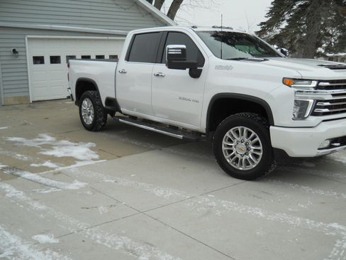 Used 2022 Chevrolet Silverado 2500 High Country w/ Z71 Off-Road Package image 5
