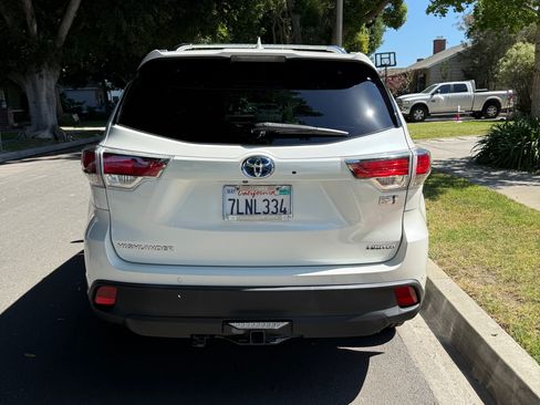 Used 2015 Toyota Highlander Limited w/ Driver Technology Package AWD/4WD image 5