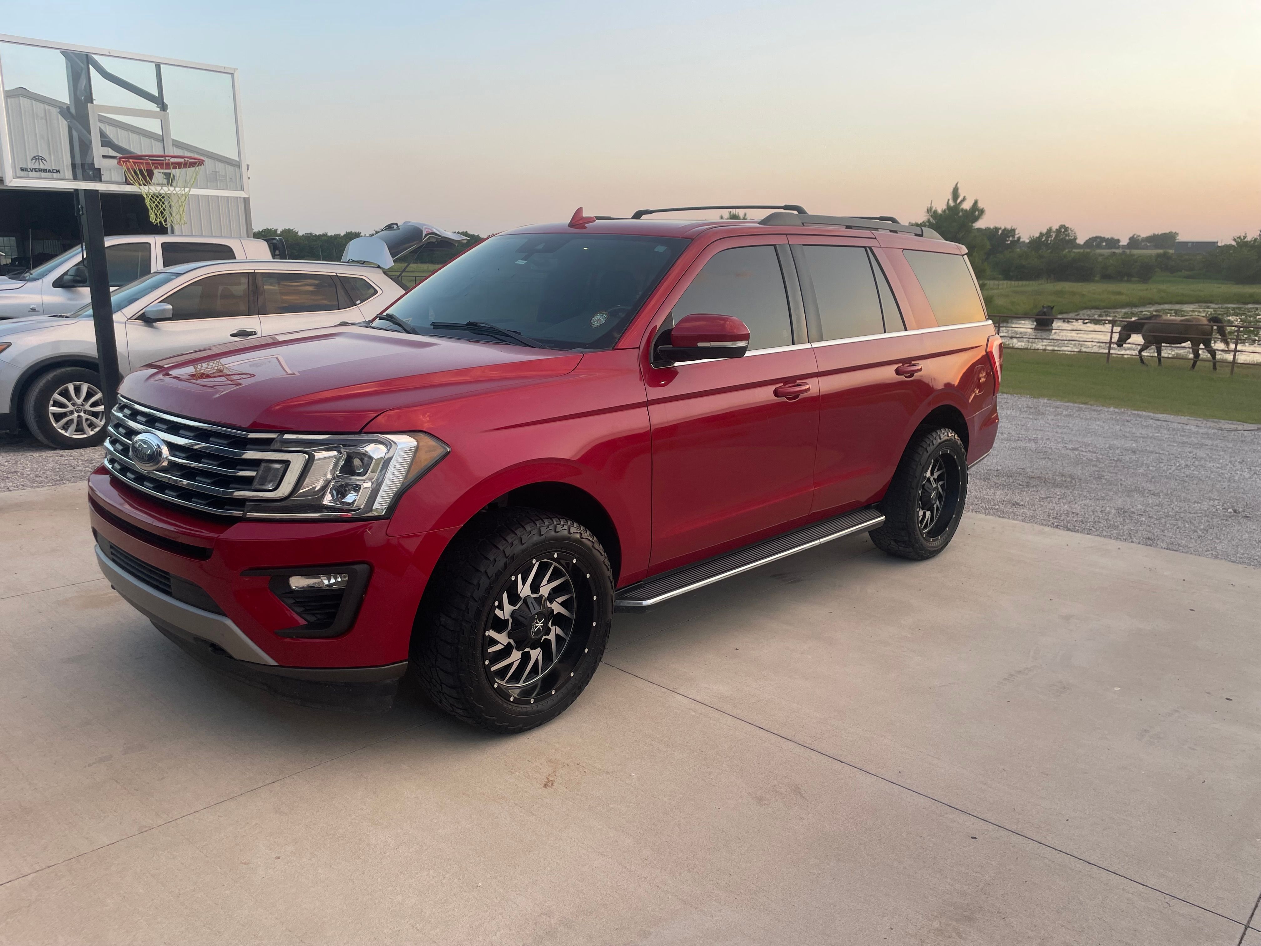 Used 2021 Ford Expedition XLT AWD/4WD image 1