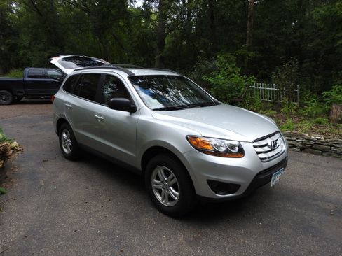 Used 2011 Hyundai Santa Fe GLS image 1