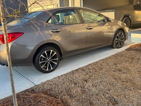 Used 2019 Toyota Corolla SE FWD image 4