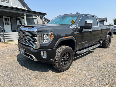 Used 2020 GMC Sierra 3500 Denali w/ Denali Ultimate Package AWD/4WD image 9