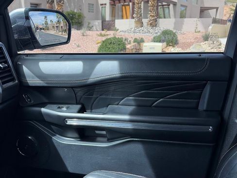 Used 2021 Ford Expedition Platinum image 10