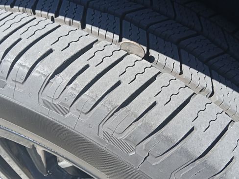 Used 2021 GMC Yukon SLT w/ Rear Media and Nav Package image 14