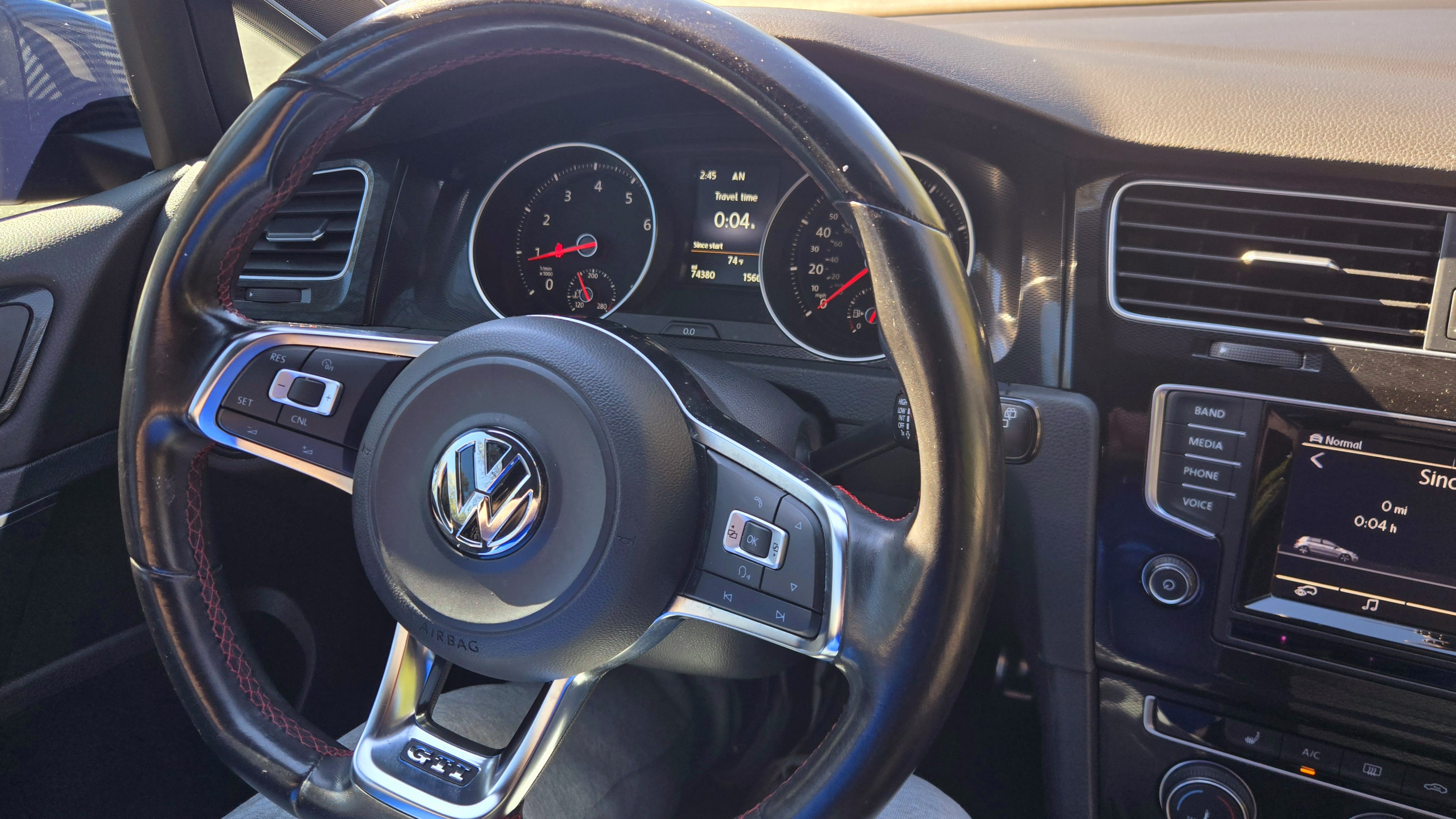 Used 2015 Volkswagen GTI SE FWD image 18