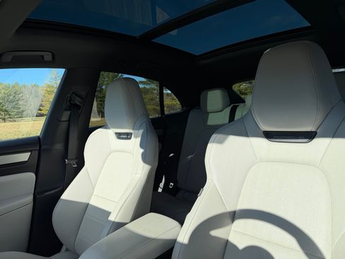 Used 2024 Porsche Macan 4 Electric image 12