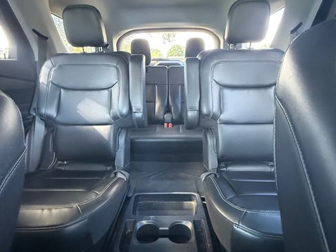 Used 2021 Ford Explorer XLT w/ Equipment Group 202A image 6