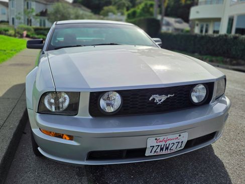 Used 2005 Ford Mustang GT Premium image 2