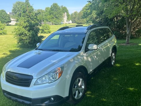 Used 2012 Subaru Outback 2.5i Limited w/ Moonroof Pkg AWD/4WD image 6