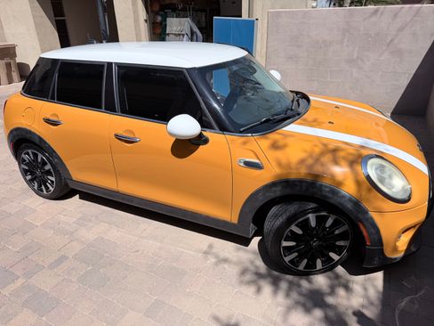 Used 2015 MINI Cooper 4-Door Hardtop FWD image 4