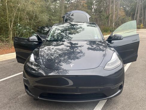 Used 2024 Tesla Model Y Long Range image 10