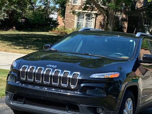 Used 2015 Jeep Cherokee Latitude w/ Cold Weather Group FWD image 2