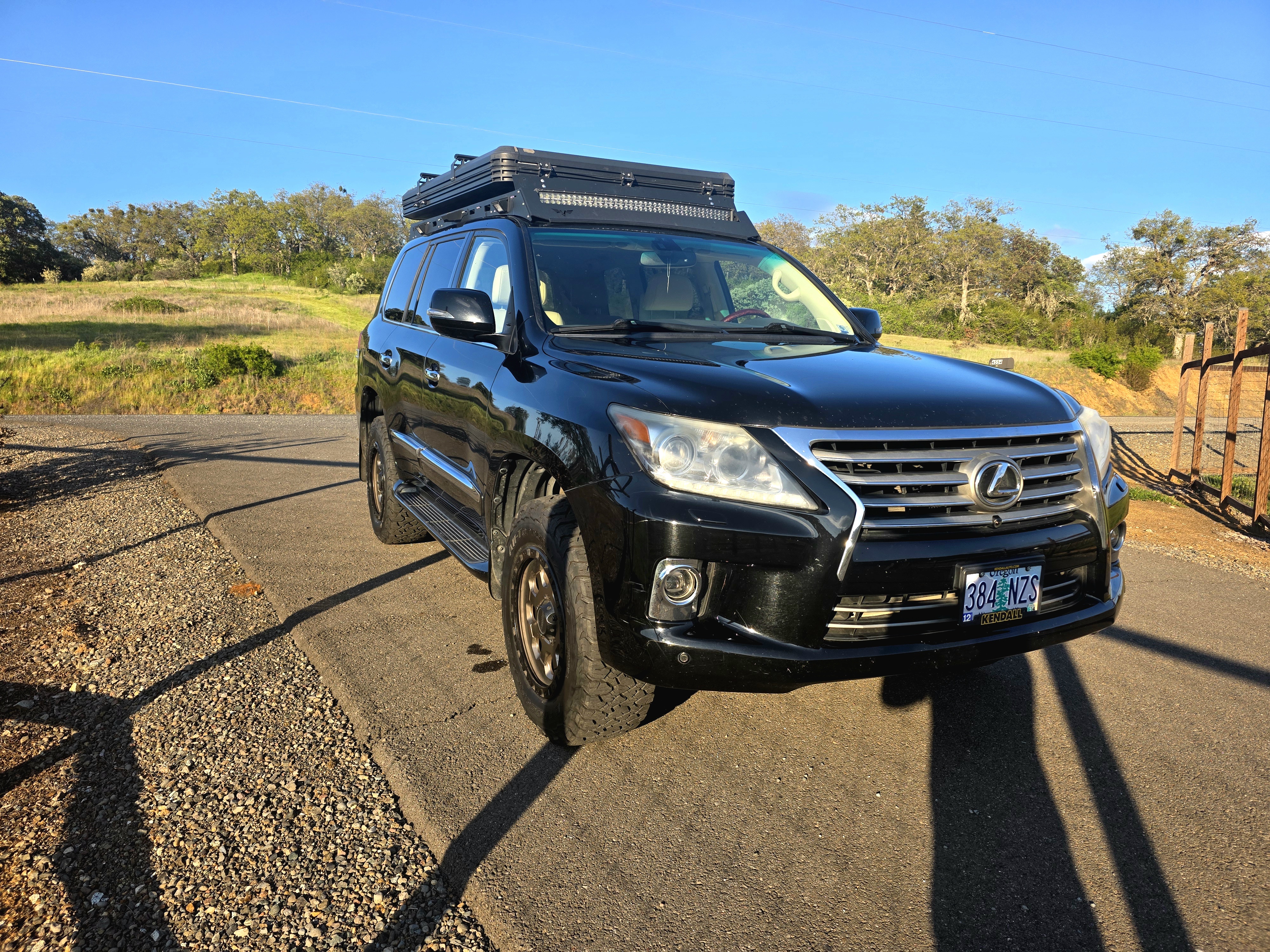Used 2013 Lexus LX 570 4WD w/ Luxury Pkg image 1